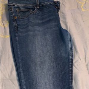 Gently used American Eagle kick boot  jeans. 👖